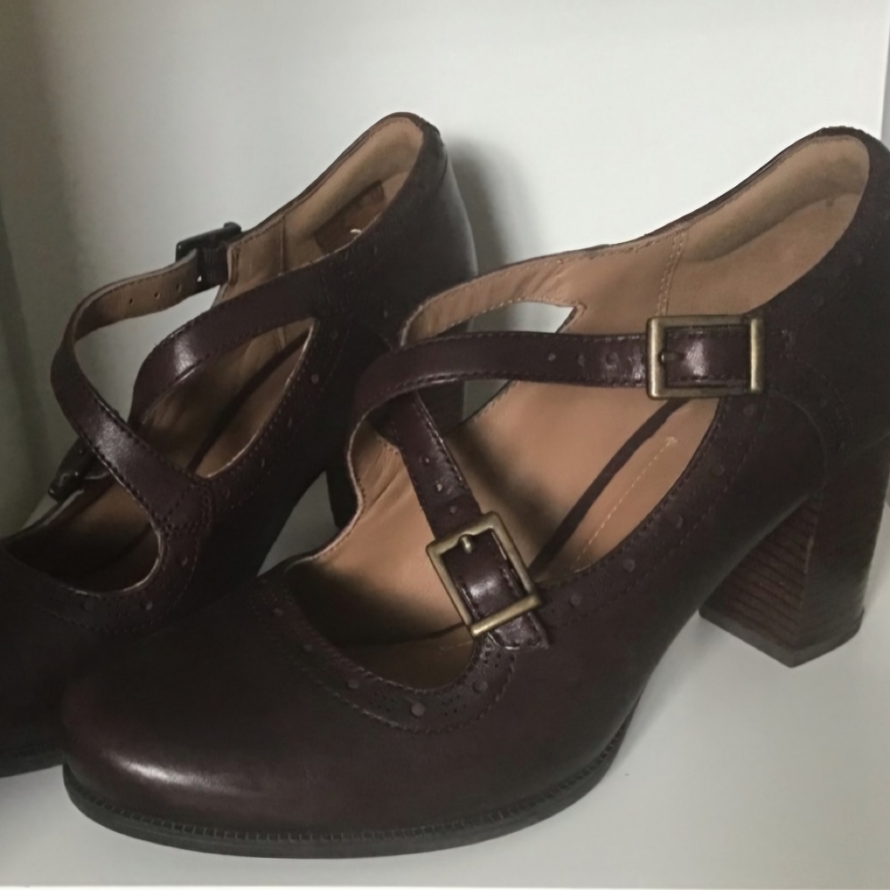 Elegant Brown Women's Heels